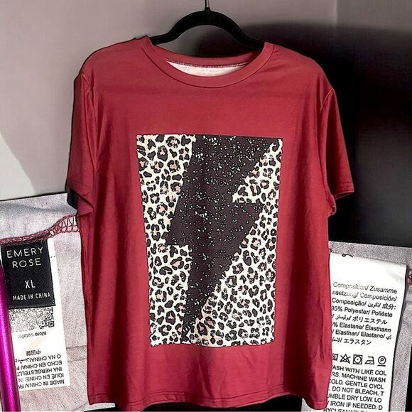 Lightning Bolt T-Shirt l Animal print accents l Short sleeves l 1X l EUC - Picture 5 of 9